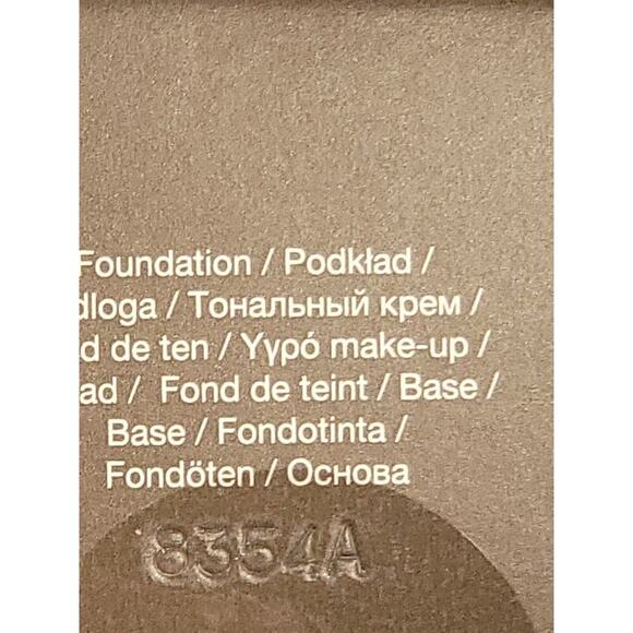 Becca Ultimate Coverage 24 Hour Foundation - Chestnut - Picture 11 of 11